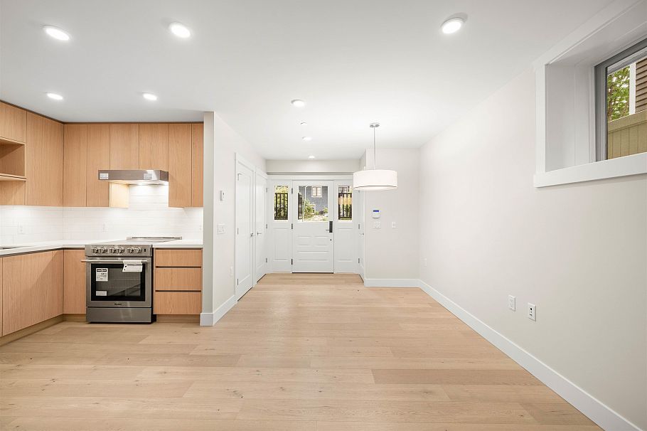 1058 W 15th Avenue Vancouver, BC - 2