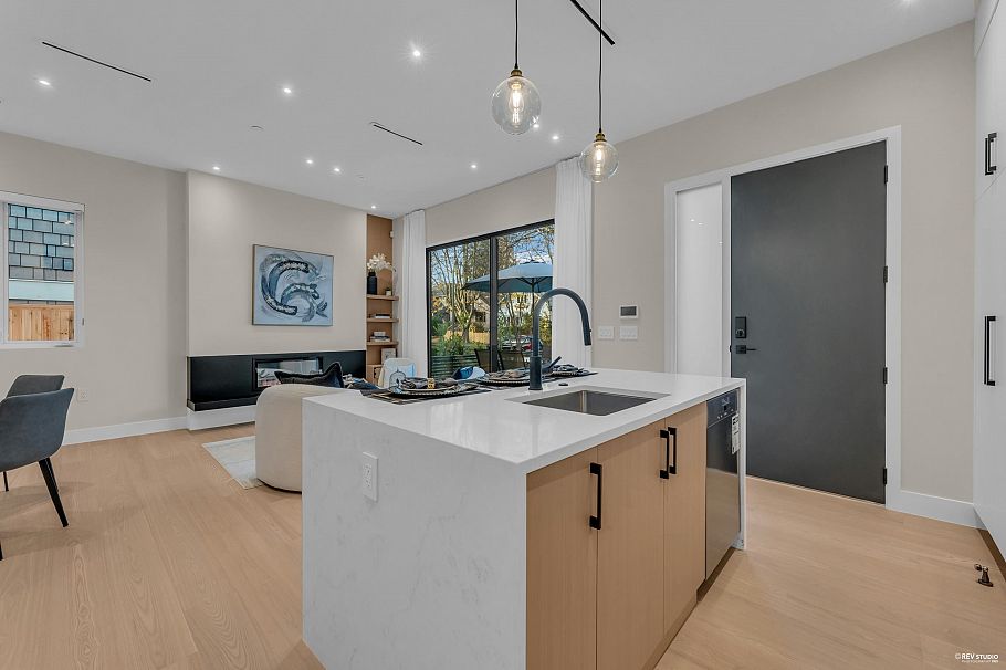 1 4150 W 14th Avenue Vancouver, BC - 5