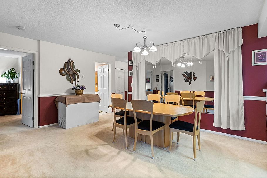 301 106 W Kings Road North Vancouver, BC - 13