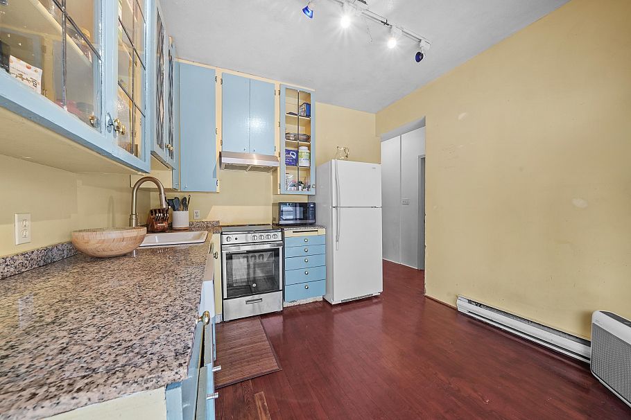 3535- 3539 W 3rd Avenue Vancouver, BC - 9