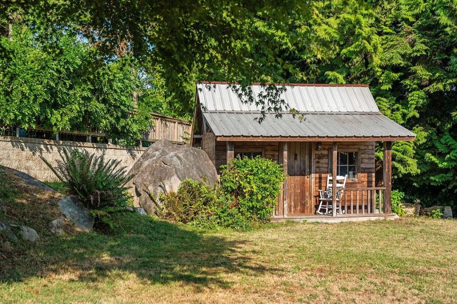 814 Plymouth Drive North Vancouver, BC - 14