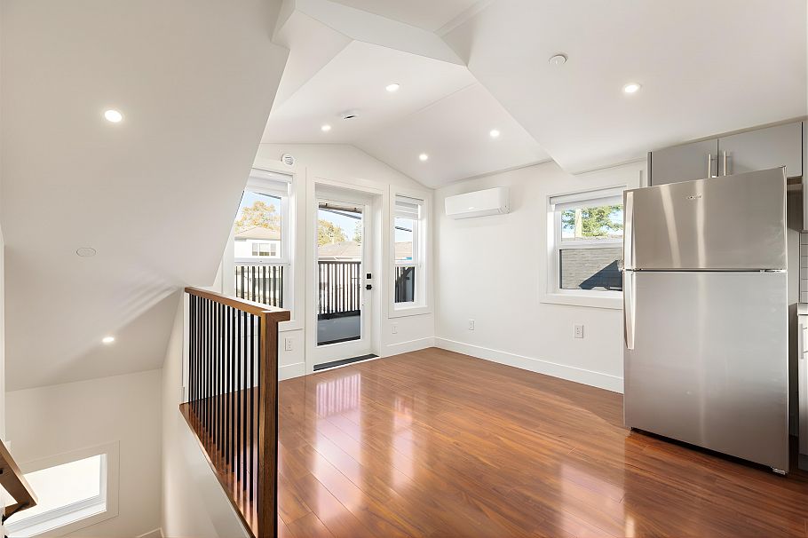 2719 E 46th Avenue Vancouver, BC - 27