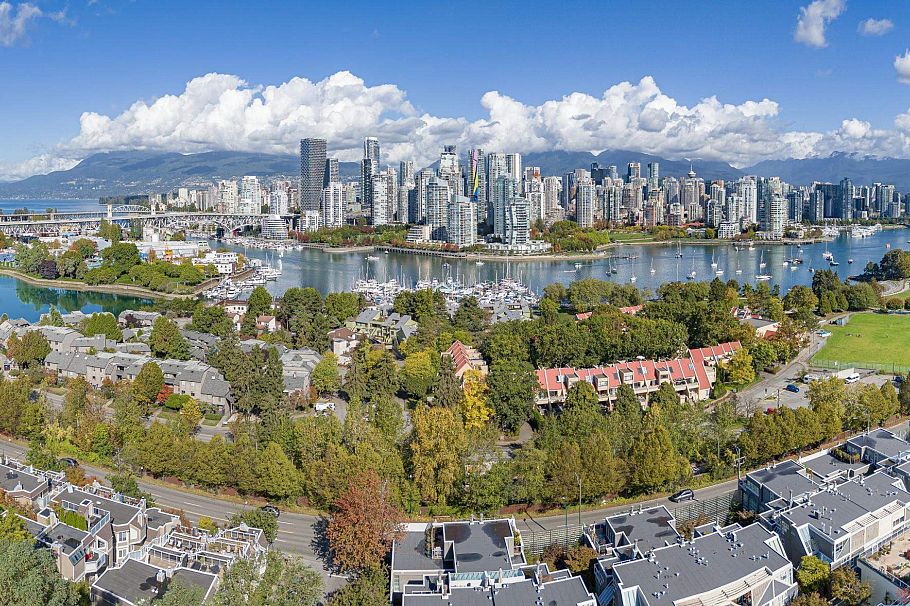 2243 Oak Street Vancouver, BC - 35