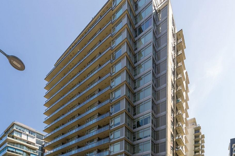 605 1708 Columbia Street Vancouver, BC - 4