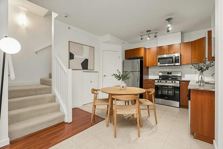 1468 Cedar Cottage Mews Vancouver, BC - 3