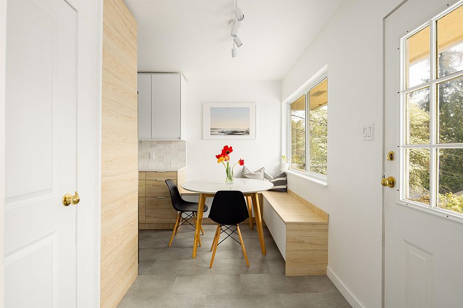 1231 Cloverley Street North Vancouver, BC - 11