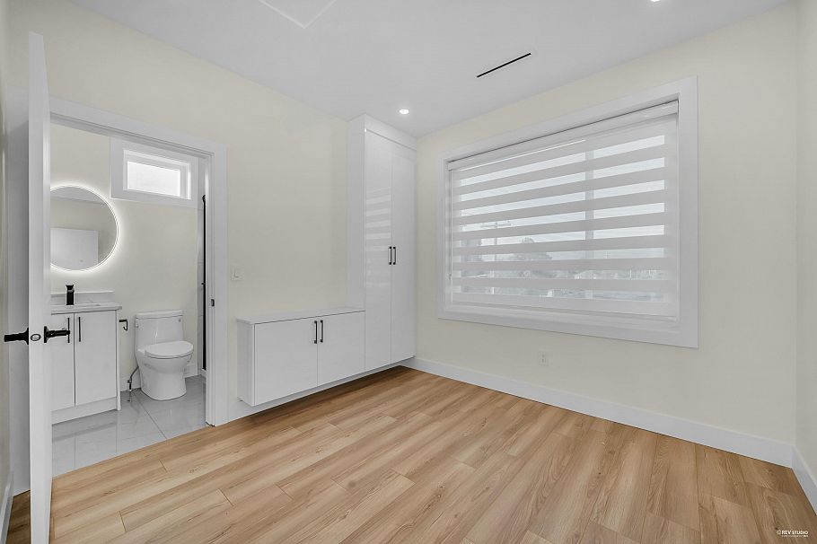 1 2705 E 3rd Avenue Vancouver, BC - 9