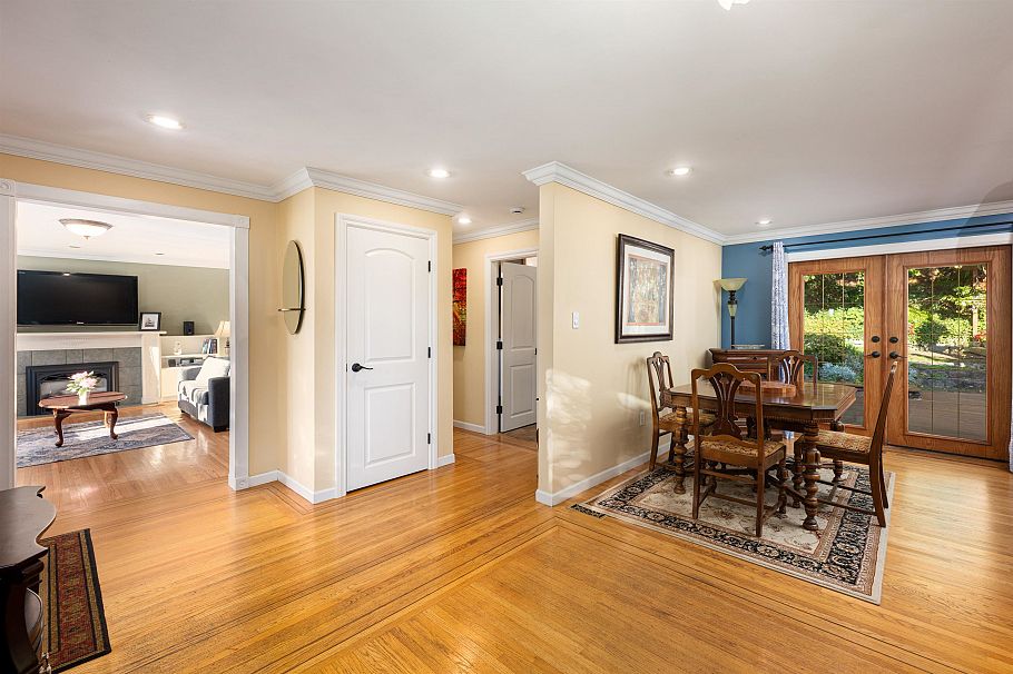 3658 Loraine Avenue North Vancouver, BC - 9