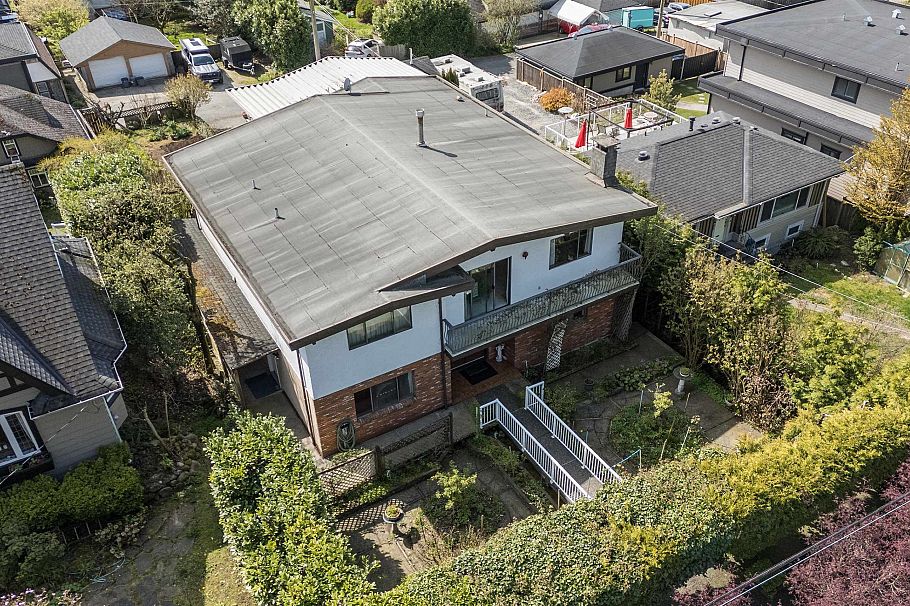 635 E Keith Road North Vancouver, BC - 33