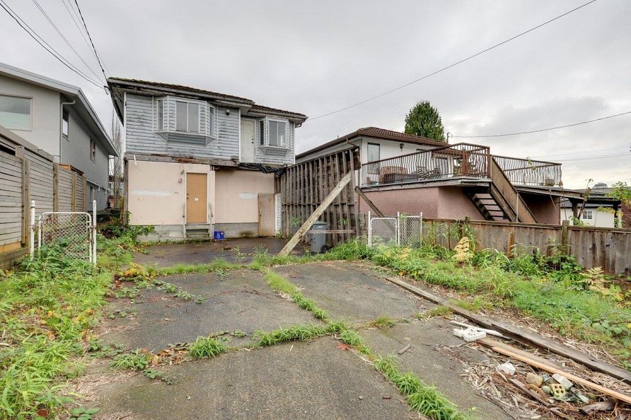 311 E 38th Avenue Vancouver, BC - 16