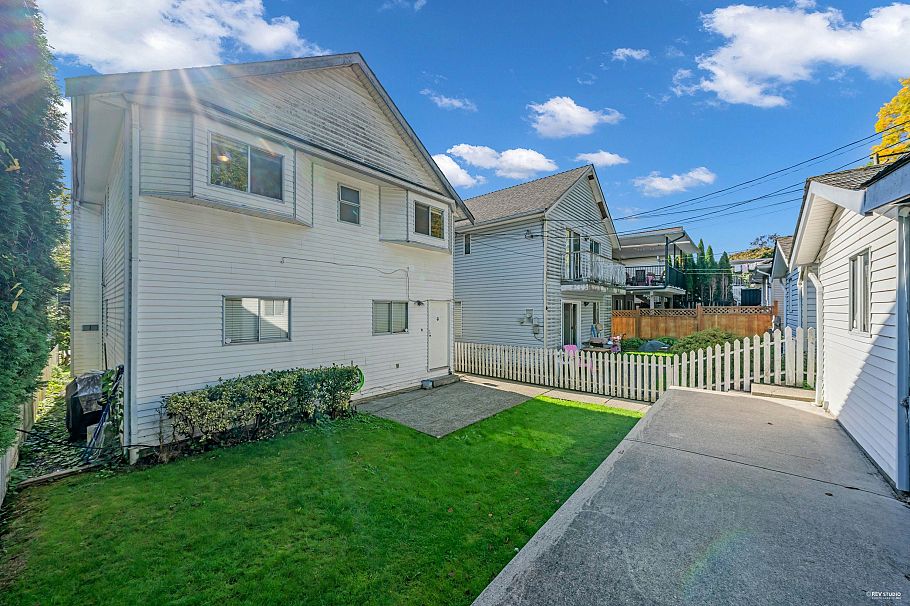 3529 Napier Street Vancouver, BC - 37