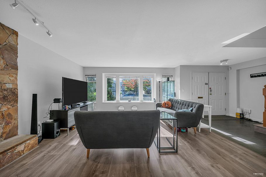 3529 Napier Street Vancouver, BC - 3