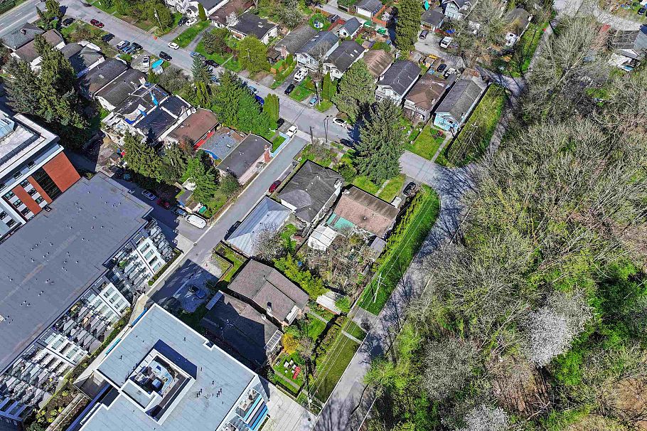 1583 Bond Street North Vancouver, BC - 14