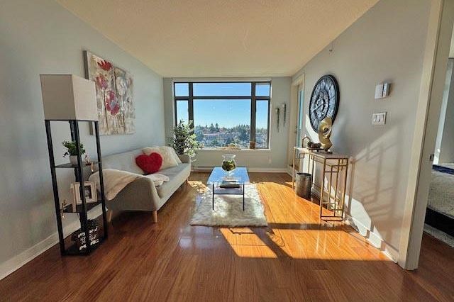 1401 3660 Vanness Avenue Vancouver, BC - 2