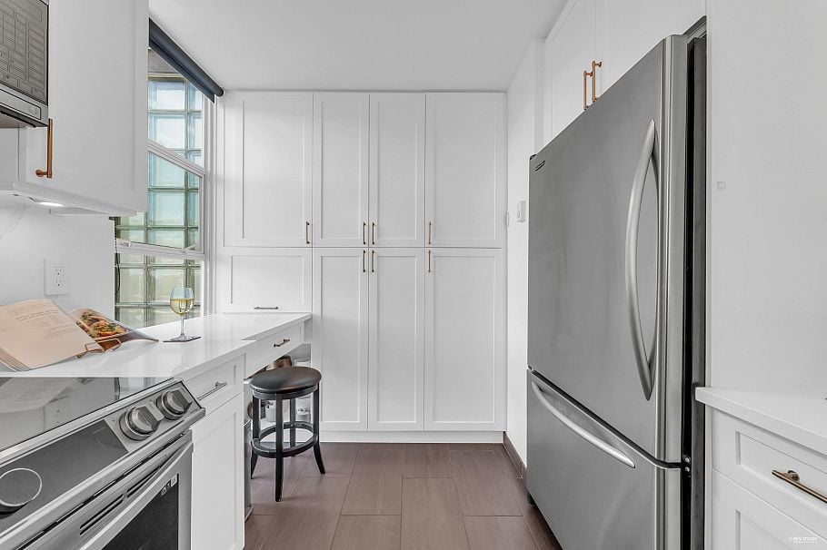 2243 Oak Street Vancouver, BC - 10