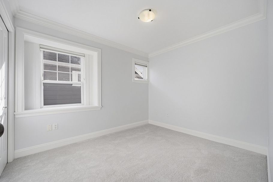 2411 George Street North Vancouver, BC - 24