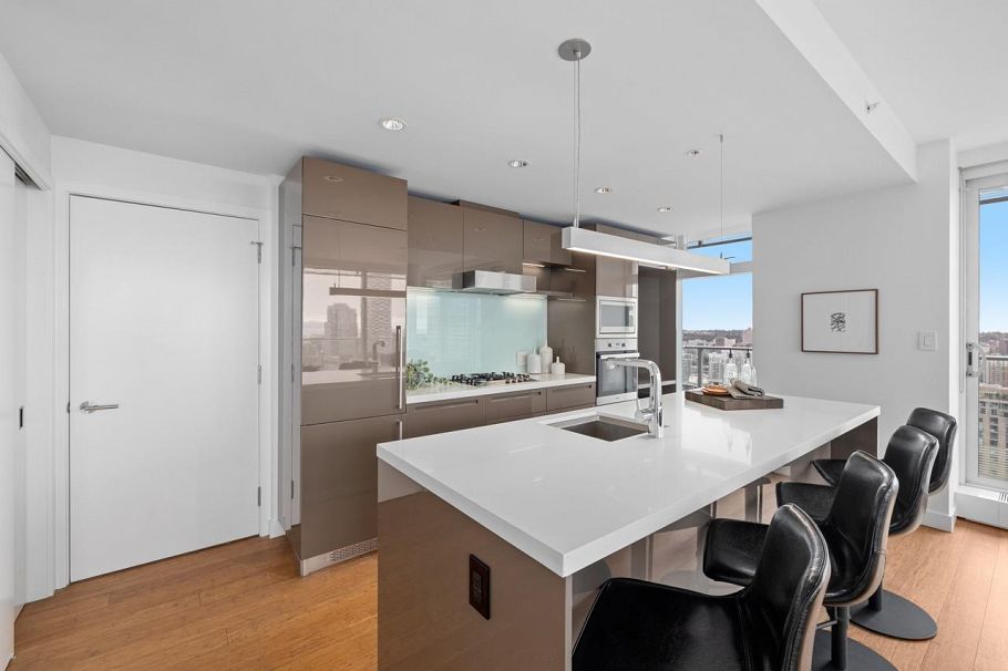 4202 777 Richards Street Vancouver, BC - 11