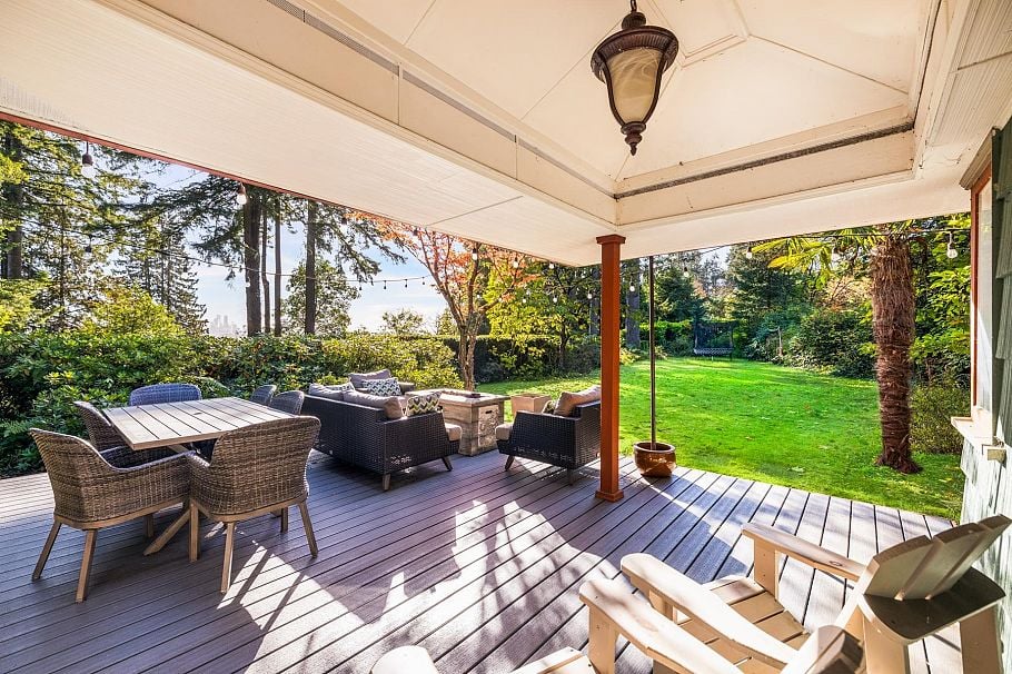 1090 W Keith Road North Vancouver, BC - 1