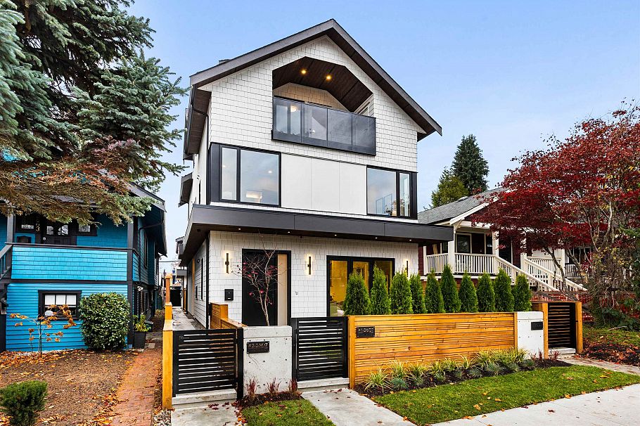 1 2607 Dundas Street Vancouver, BC - 1