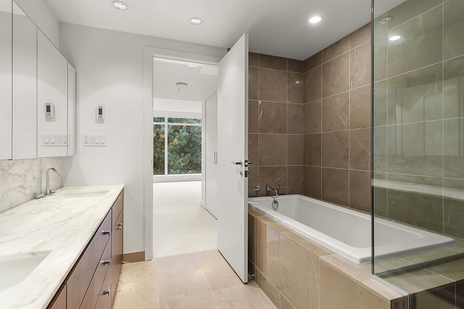 305 5955 Balsam Street Vancouver, BC - 27