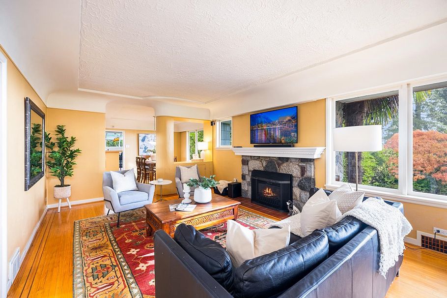 1090 W Keith Road North Vancouver, BC - 8