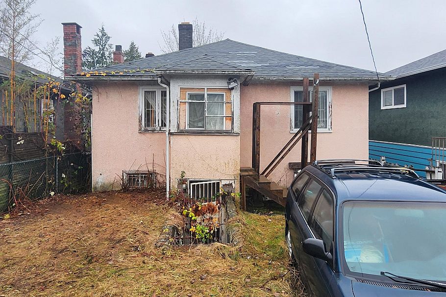 5302 Inverness Street Vancouver, BC - 2