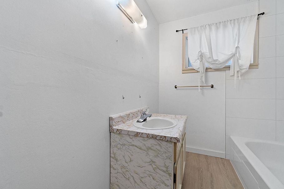 837 Windermere Street Vancouver, BC - 12