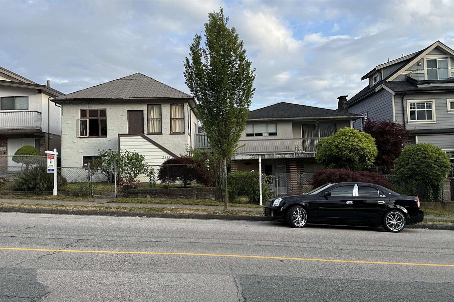 2354 E 33rd Avenue Vancouver, BC - 14