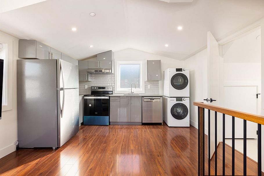 2719 E 46th Avenue Vancouver, BC - 29