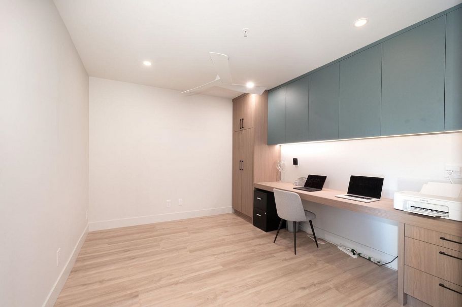  North Vancouver, BC - 14