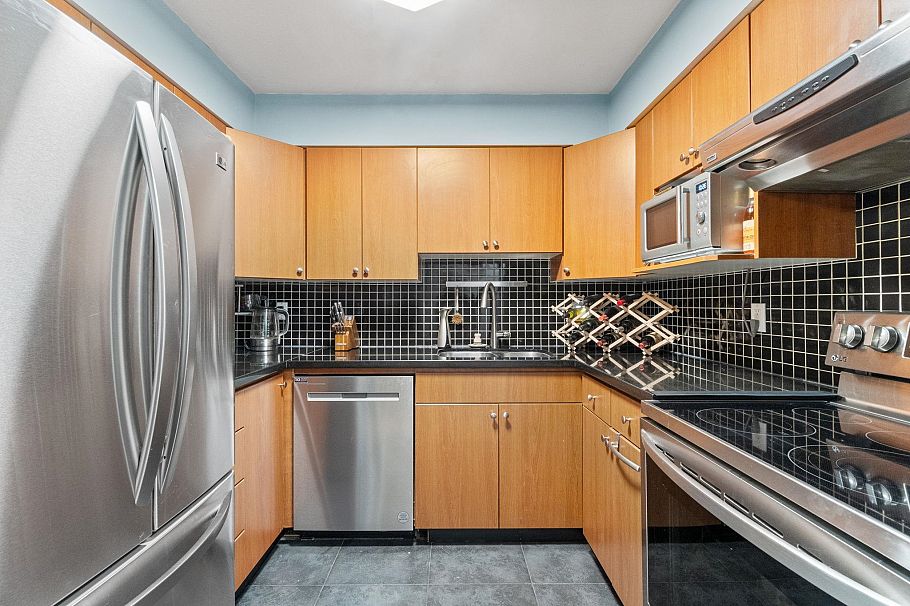 102 1689 E 4th Avenue Vancouver, BC - 9