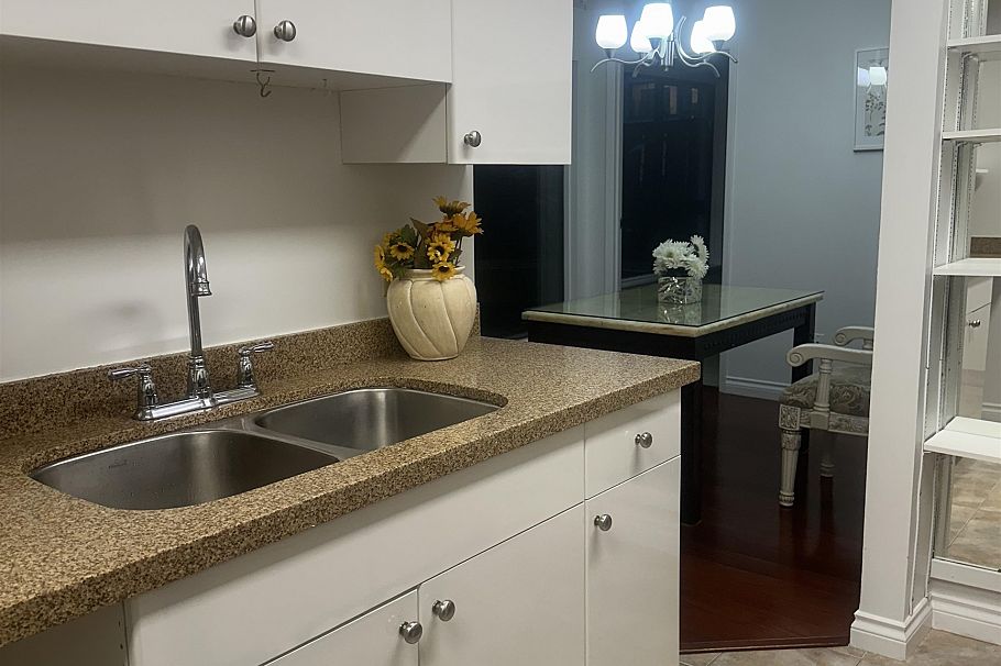 207 1080 Broughton Street Vancouver, BC - 5