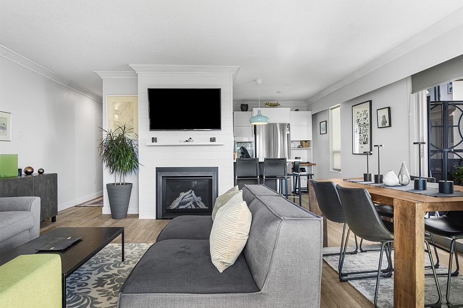 306 134 W 20th Street North Vancouver, BC - 2