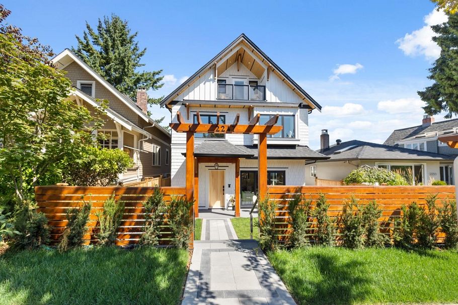 1 2247 Parker Street Vancouver, BC - 2