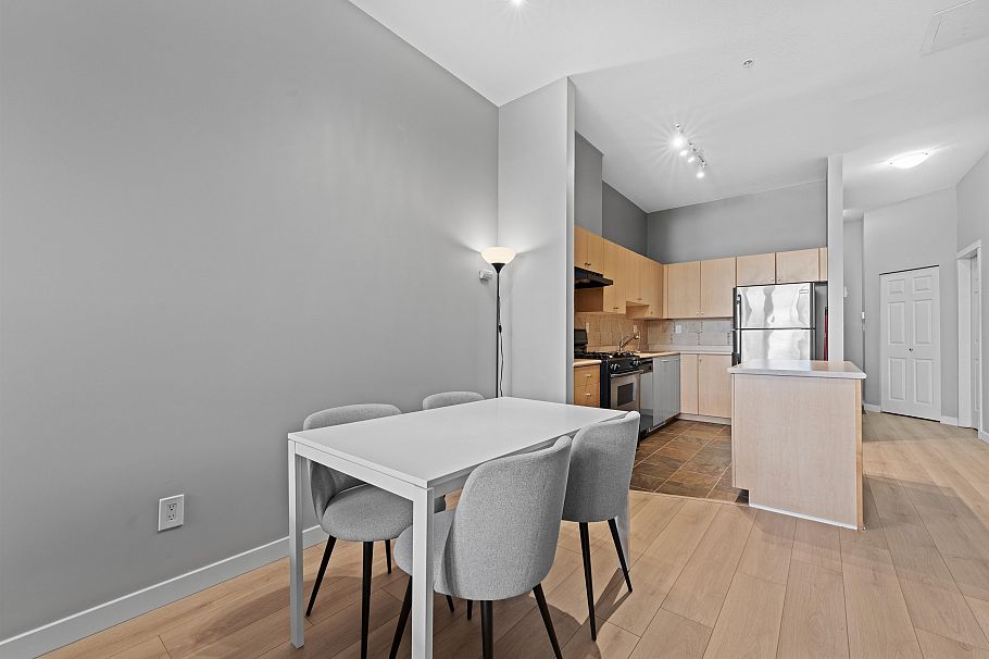 102 2102 W 38th Avenue Vancouver, BC - 9