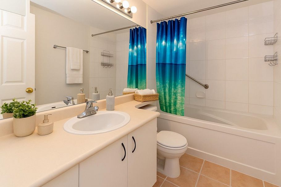 309 175 E 10th Street North Vancouver, BC - 11