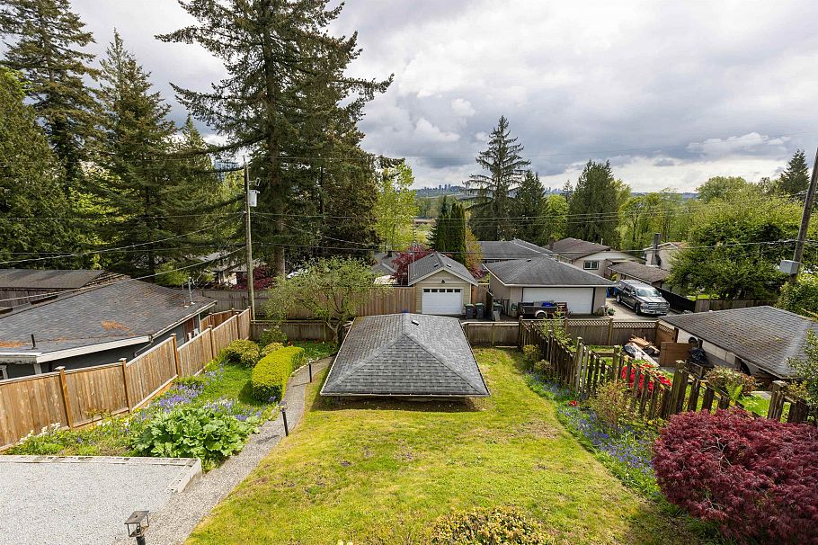 1231 Cloverley Street North Vancouver, BC - 27