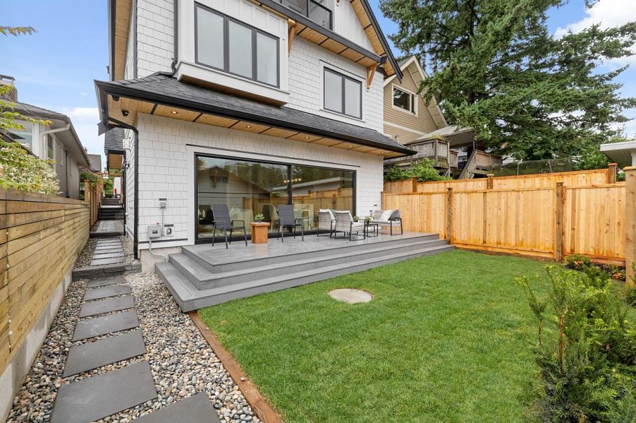 2 2247 Parker Street Vancouver, BC - 29