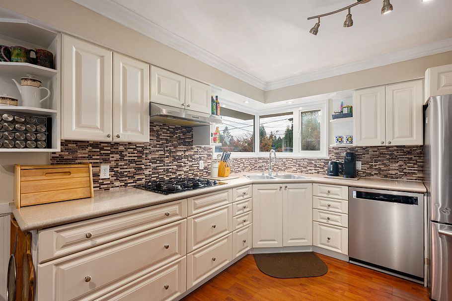 3658 Loraine Avenue North Vancouver, BC - 13