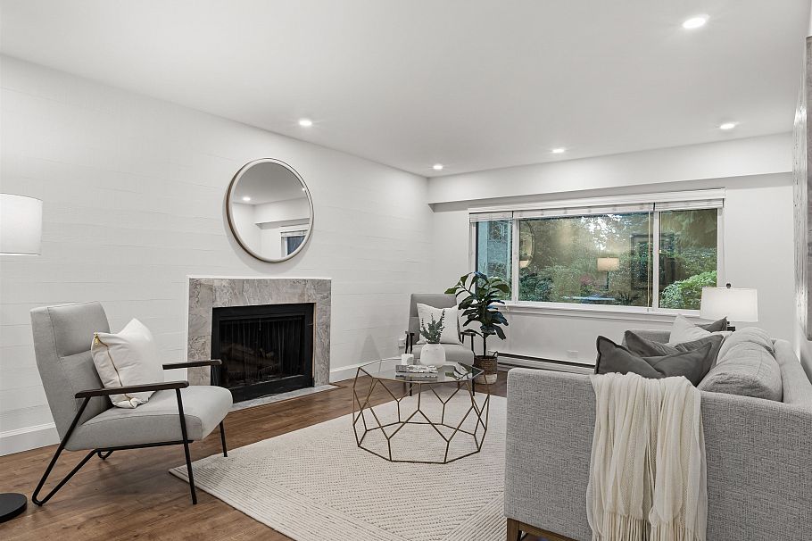 1253 Plateau Drive North Vancouver, BC - 1