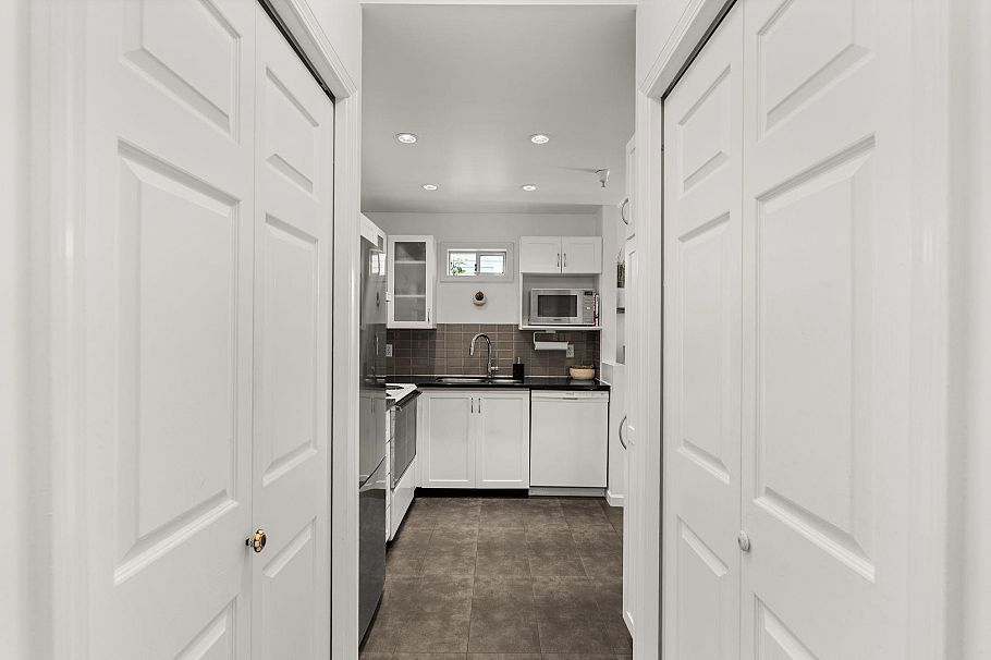 202 1537 Charles Street Vancouver, BC - 10