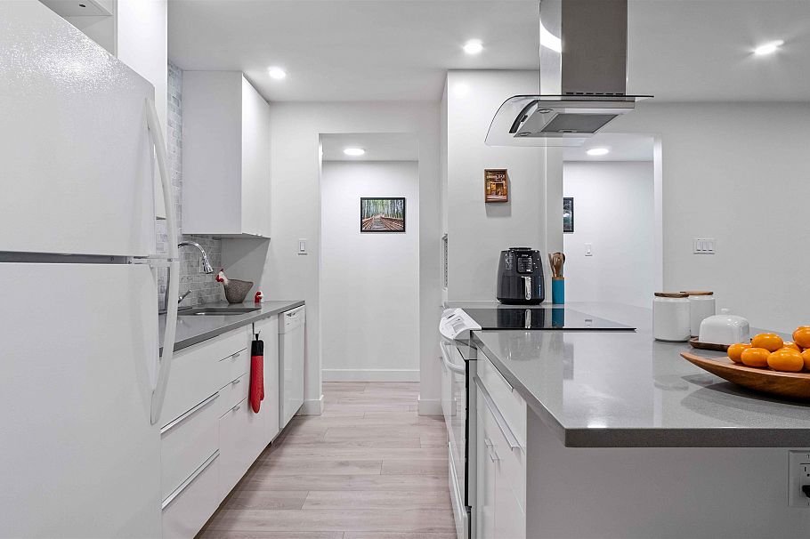 318 1345 W 15th Avenue Vancouver, BC - 9