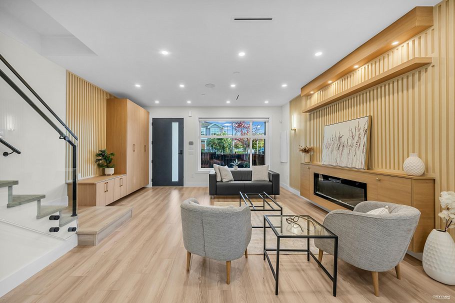 1 2705 E 3rd Avenue Vancouver, BC - 3