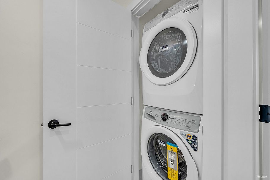 2 2705 E 3rd Avenue Vancouver, BC - 22