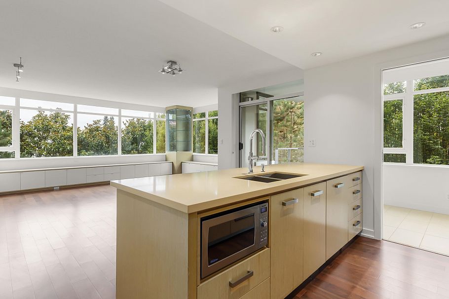 305 5955 Balsam Street Vancouver, BC - 3