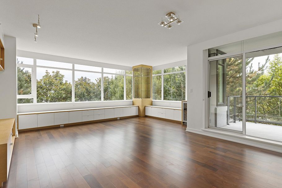 305 5955 Balsam Street Vancouver, BC - 2