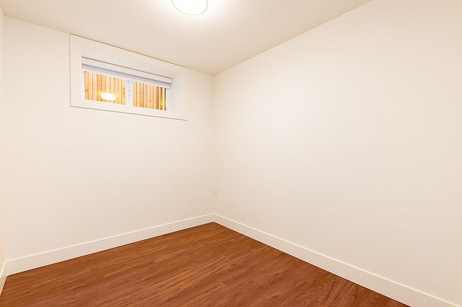 2719 E 46th Avenue Vancouver, BC - 25