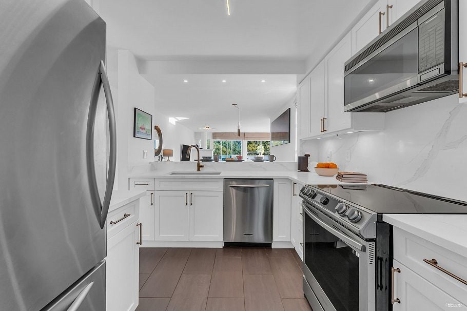 2243 Oak Street Vancouver, BC - 14