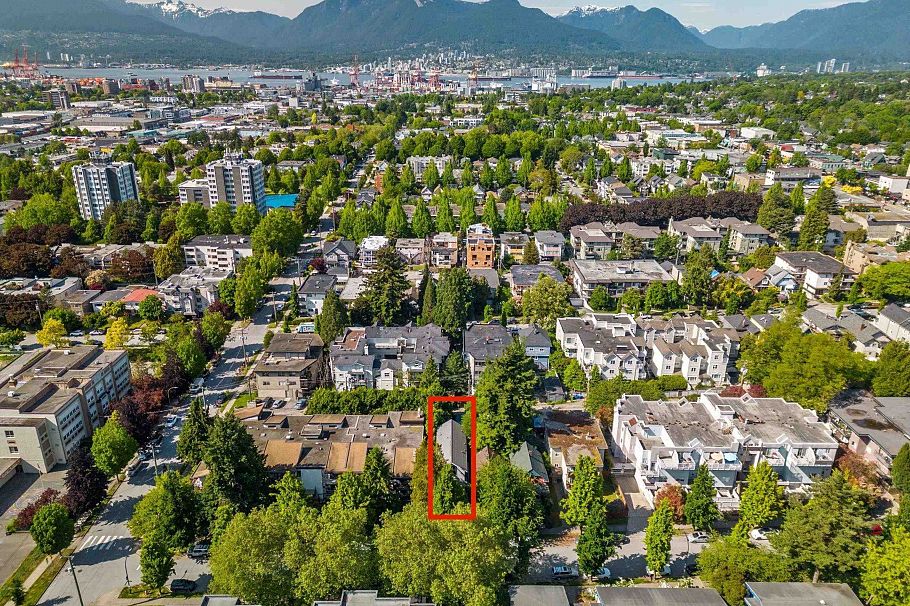 1535 E 5th Avenue Vancouver, BC - 13