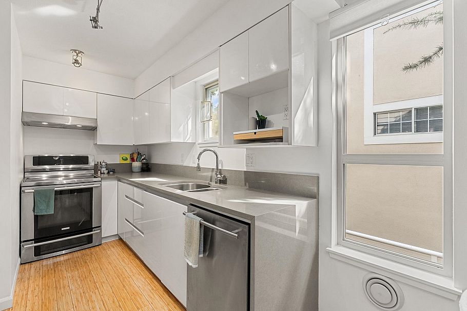 203 755 W 15th Avenue Vancouver, BC - 11